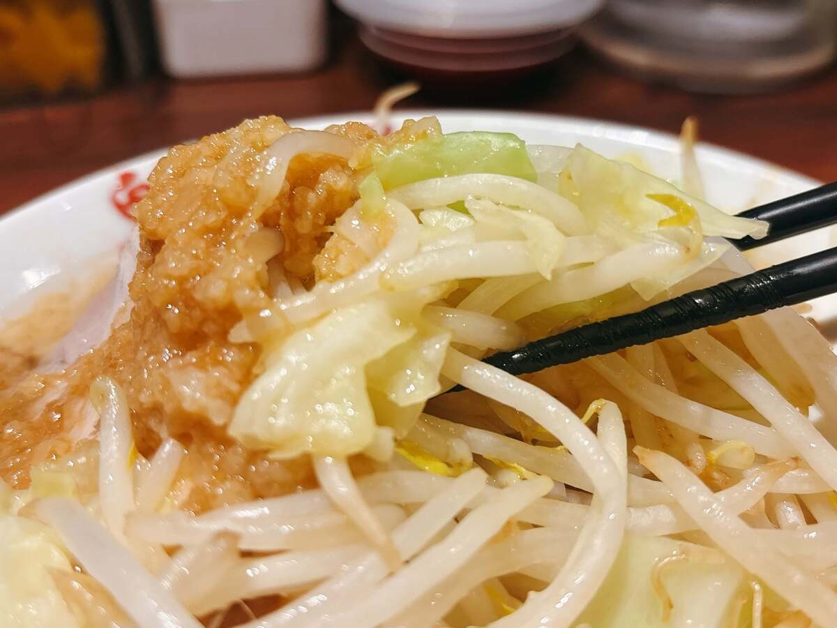 魁力屋「にんにく背脂醤油ラーメン」