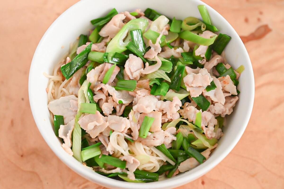 豚ニラ混ぜそうめん