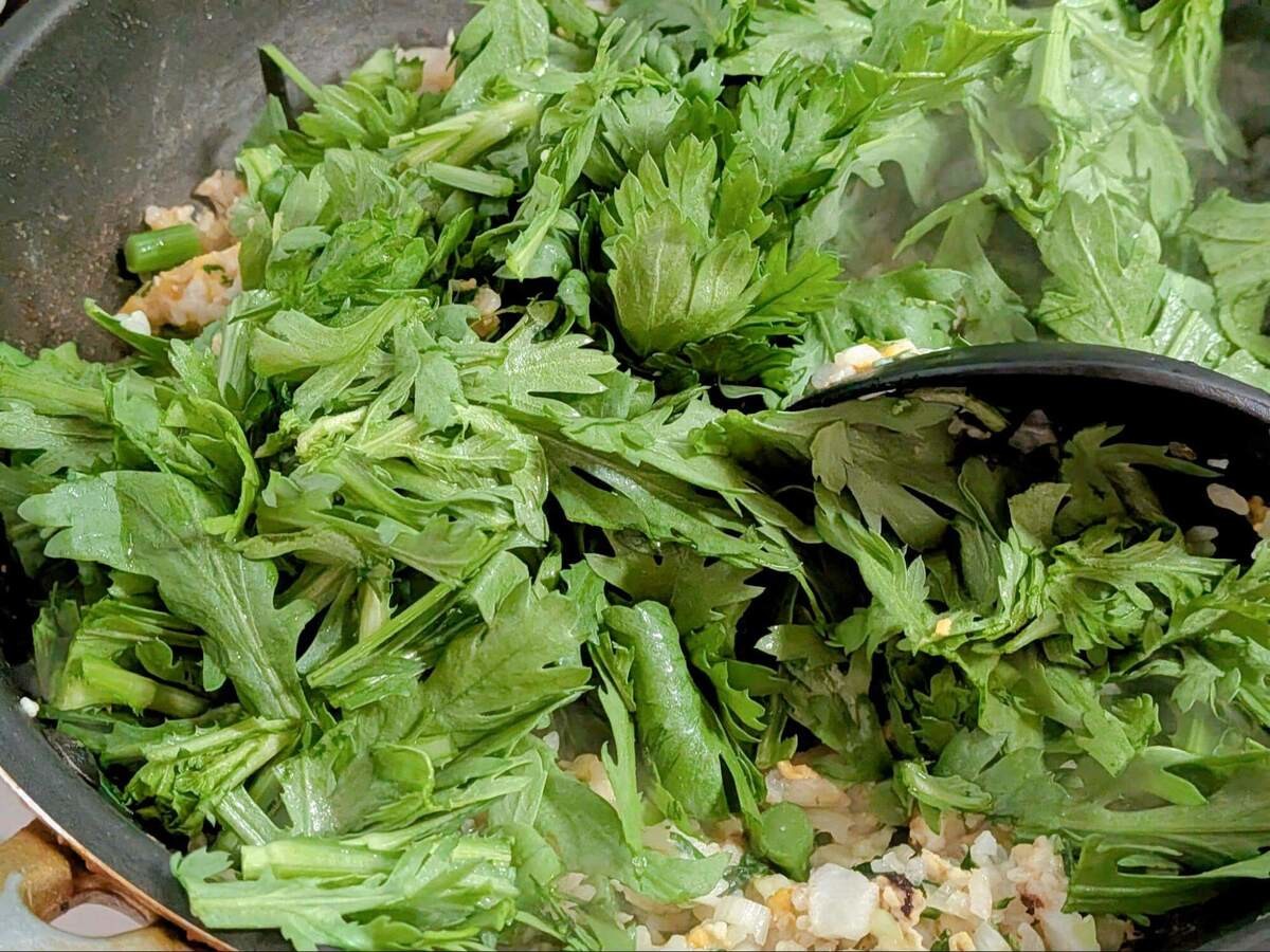 タラと春菊が美味しい！冬チャーハン