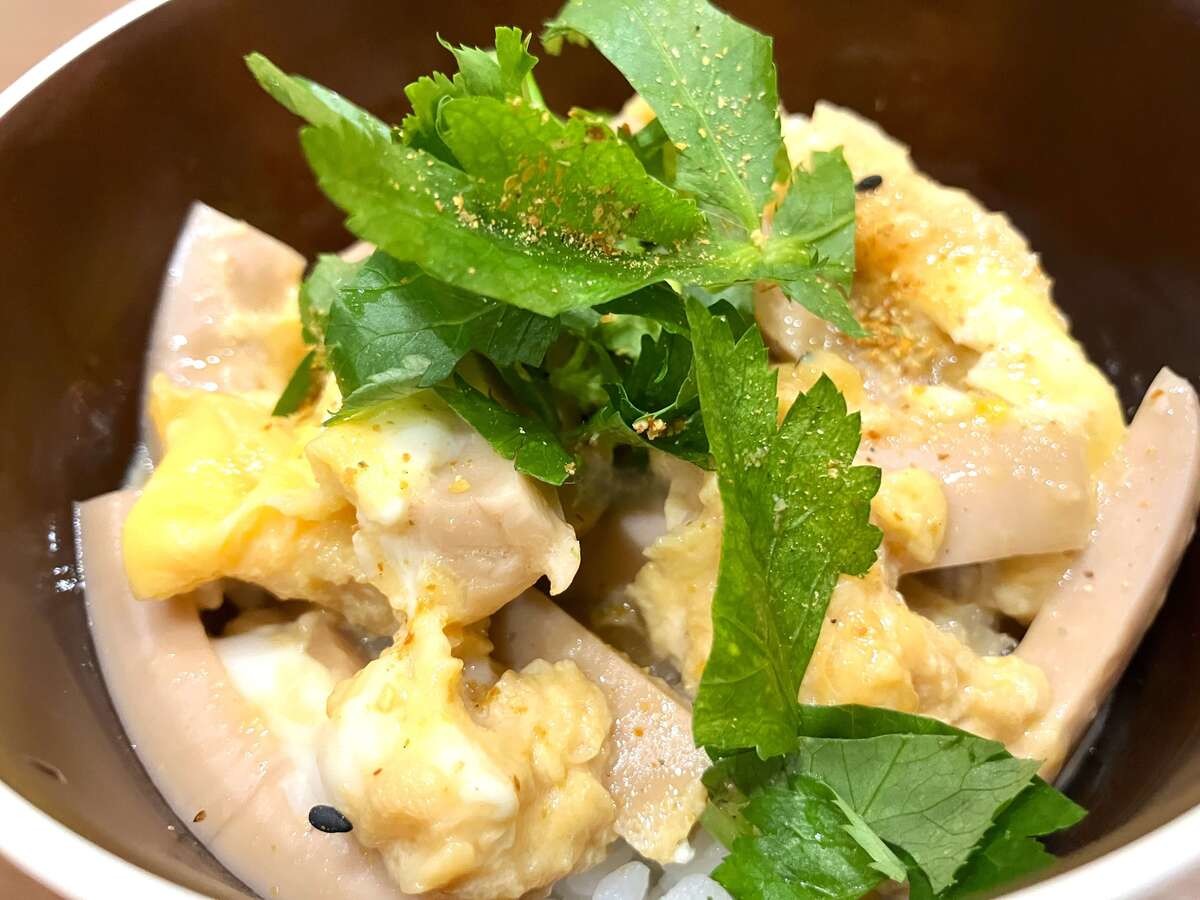 ニッスイ「ソーセージのレンチン親子丼」のレシピ
