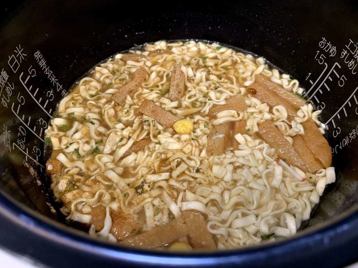 カップ麺に、これを入れて食べちゃダメ！