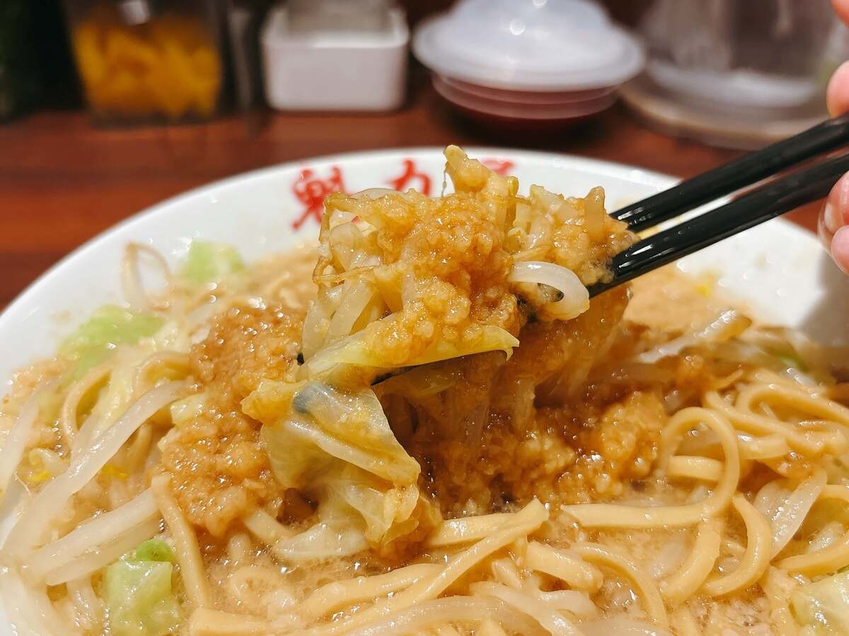 魁力屋「にんにく背脂醤油ラーメン」