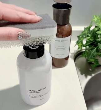 片手でワンプッシュの食器洗剤ボトル