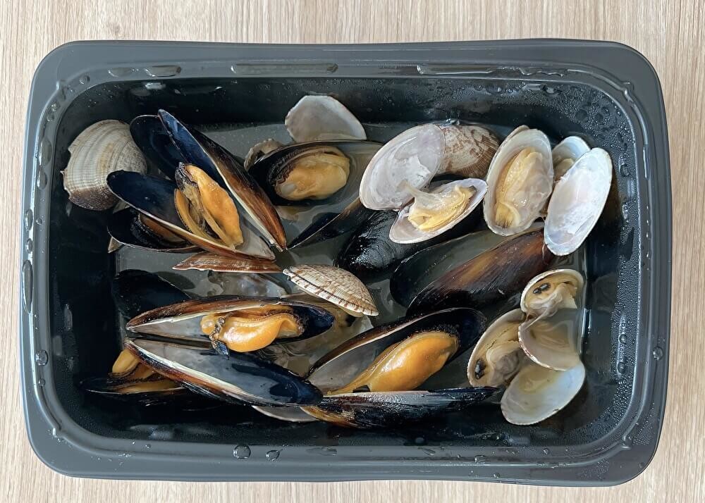 ガーリック香るえびとムール貝のアヒージョ