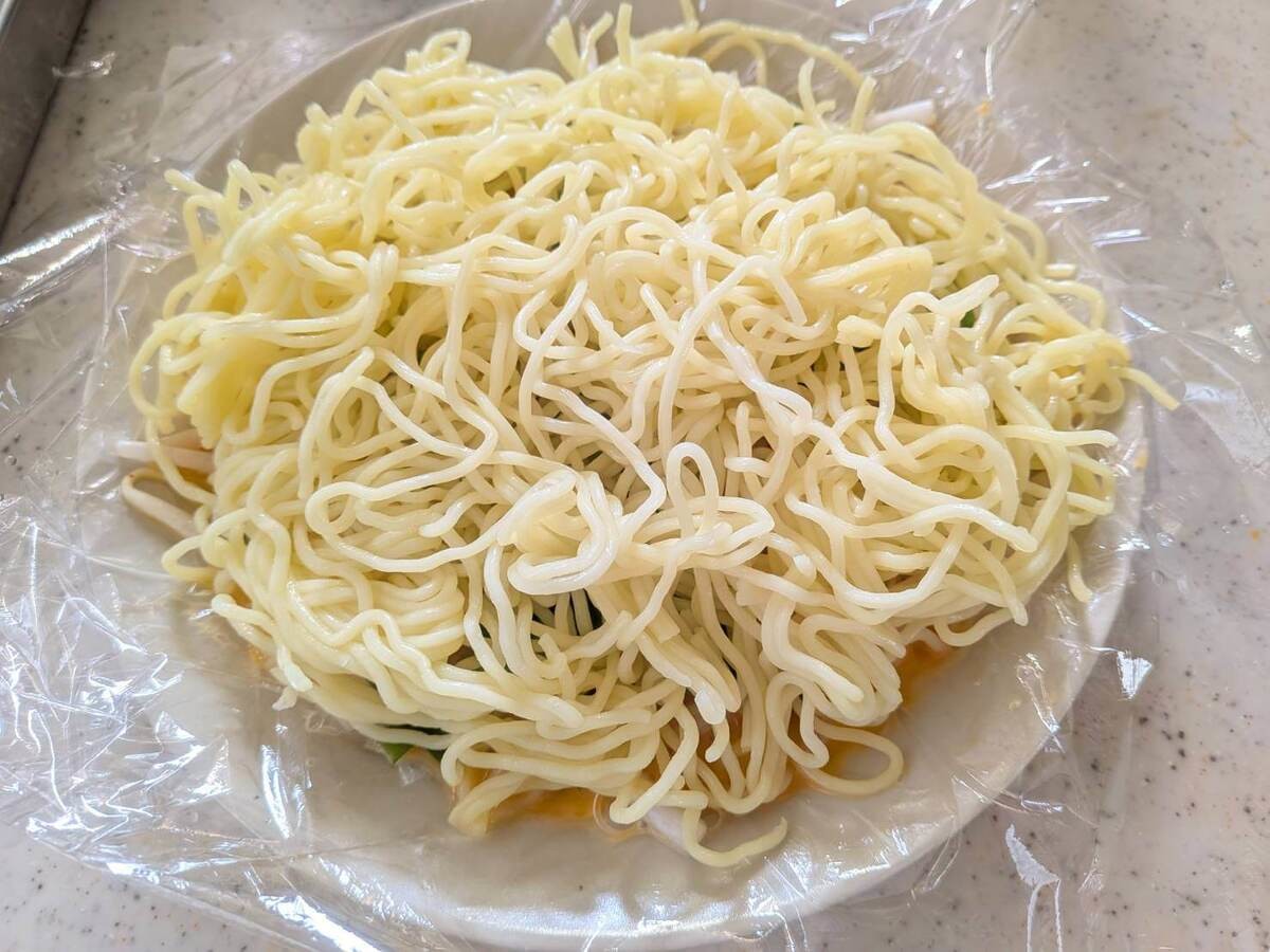 かわぴーさん「もう炒めない 爆速オムそば」