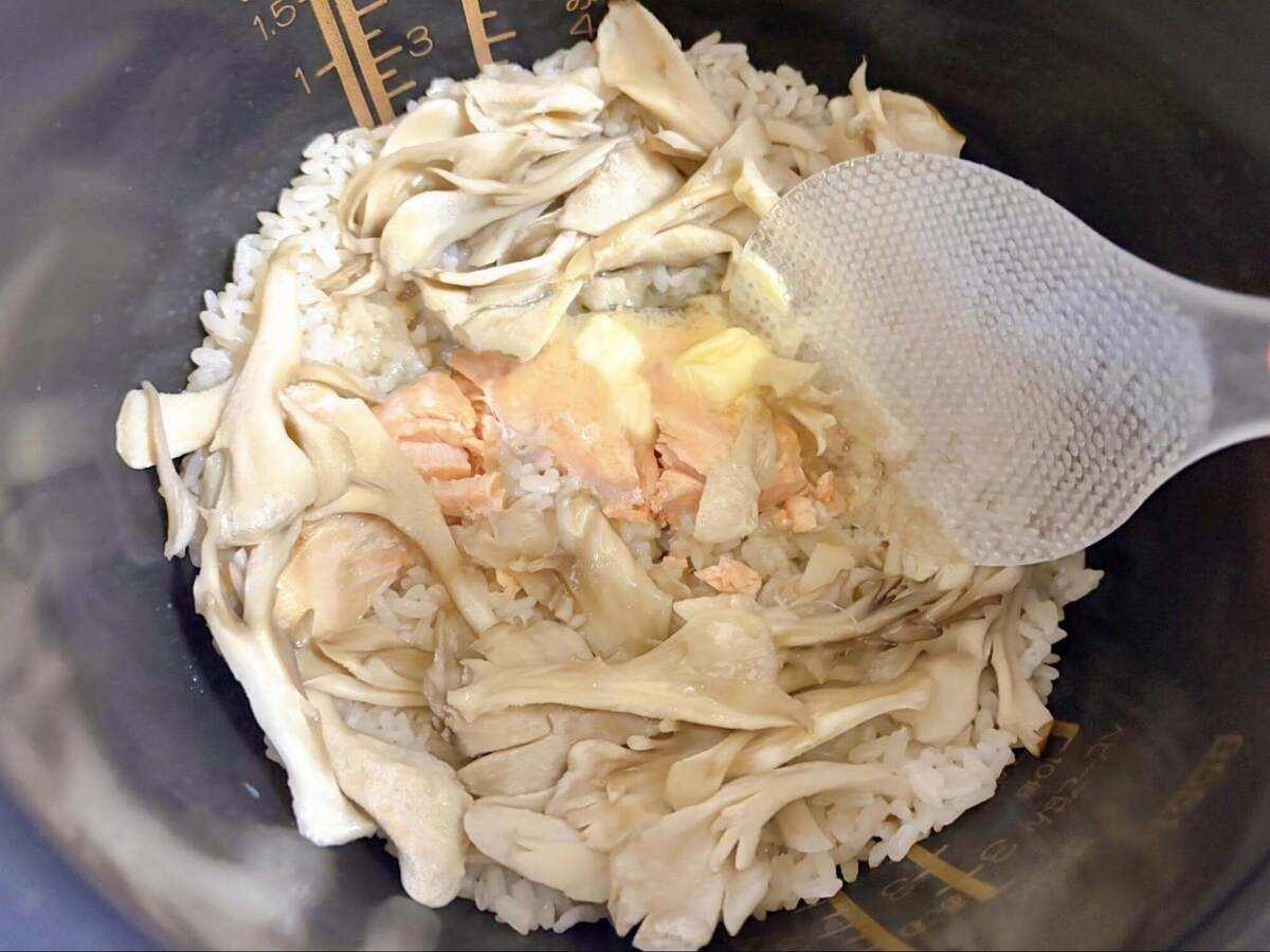 白まいたけと鮭のバター飯