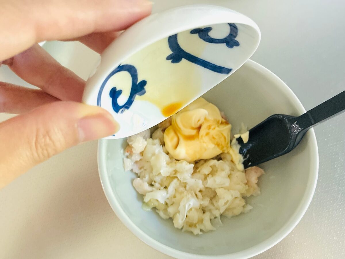 エビシューマイでエビマヨ風おにぎり