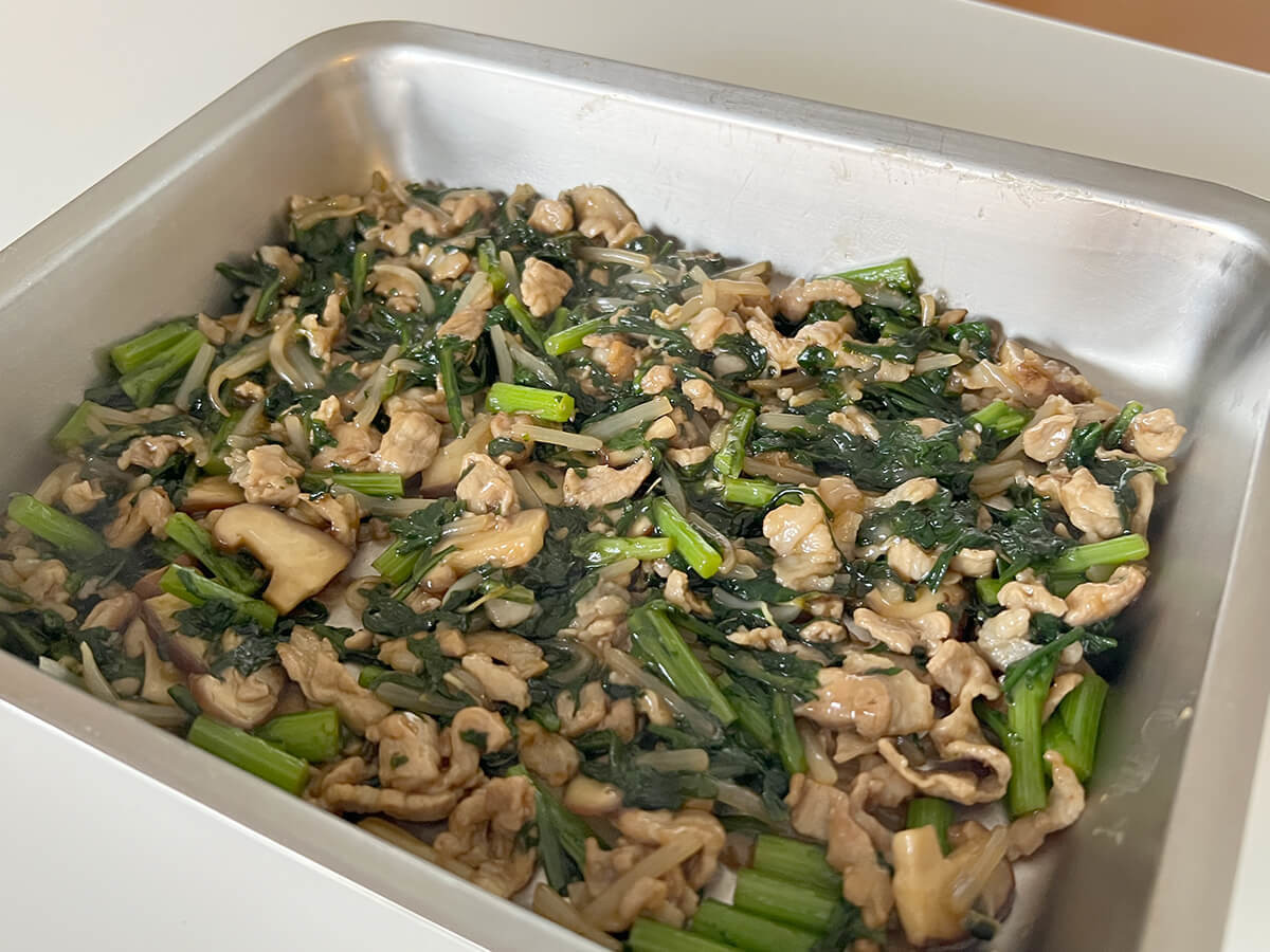 春菊と豚肉の春巻き