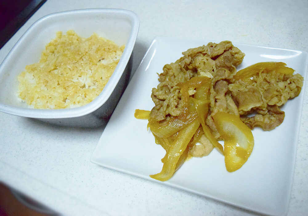 吉野家の牛丼アレンジ「とろとろ卵の鉄板牛ネギ焼飯」
