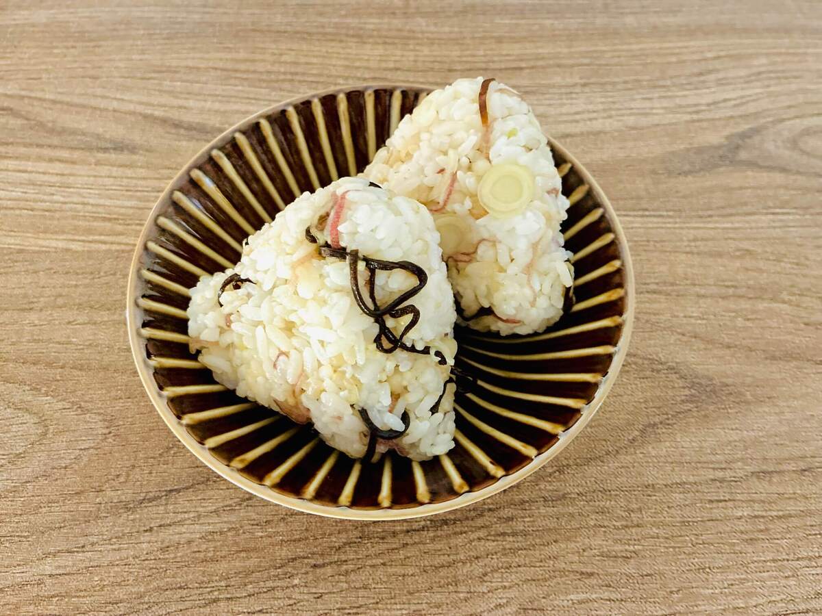 小林まさみさん「みょうがと塩昆布のおにぎり」のレシピ