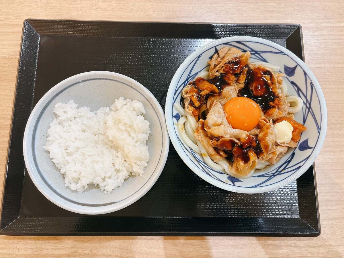 丸亀製麺「こく旨豚玉ぶっかけ 並（税込890円）