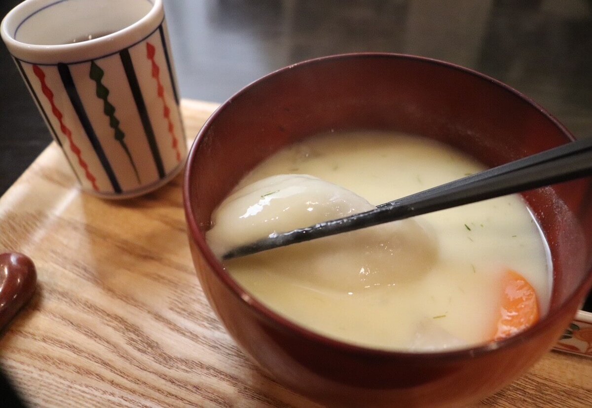 香川県の郷土料理「あんもち雑煮」