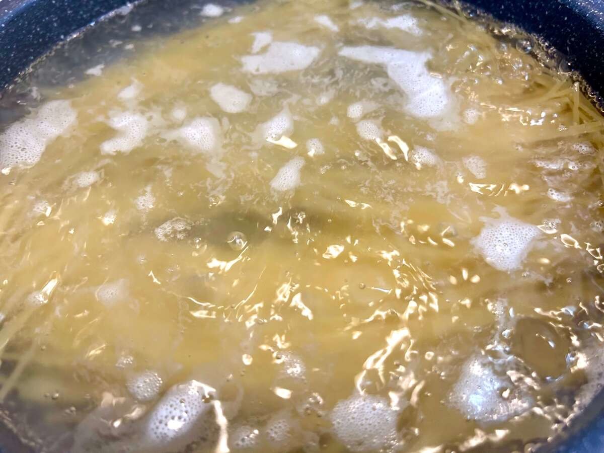 くらこん公式「塩こんぶで冷製和風トマトパスタ」