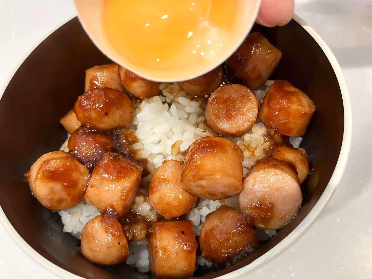 エバラ「黄金ウインナー丼」のレシピ