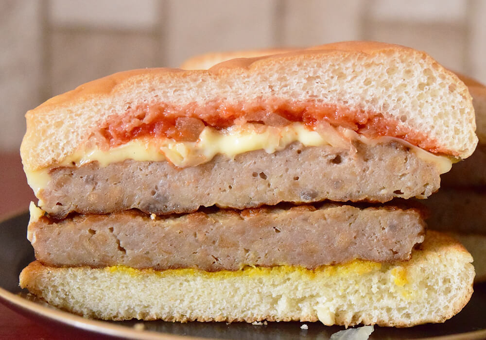 モスバーガーVSマクドナルド:ダブルチーズバーガー食べ比べ