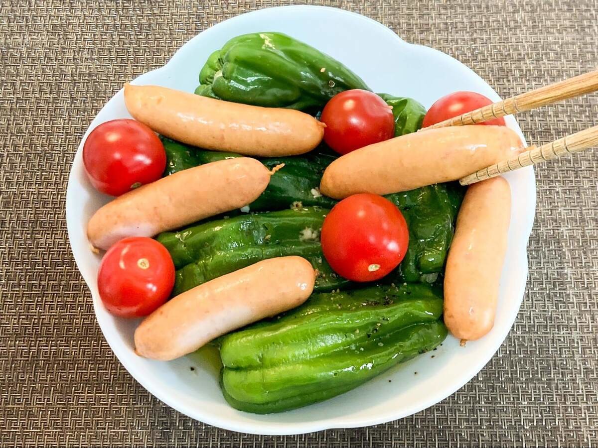 日本ハム公式「シャウエッセンとピーマンの簡単レンジ煮」