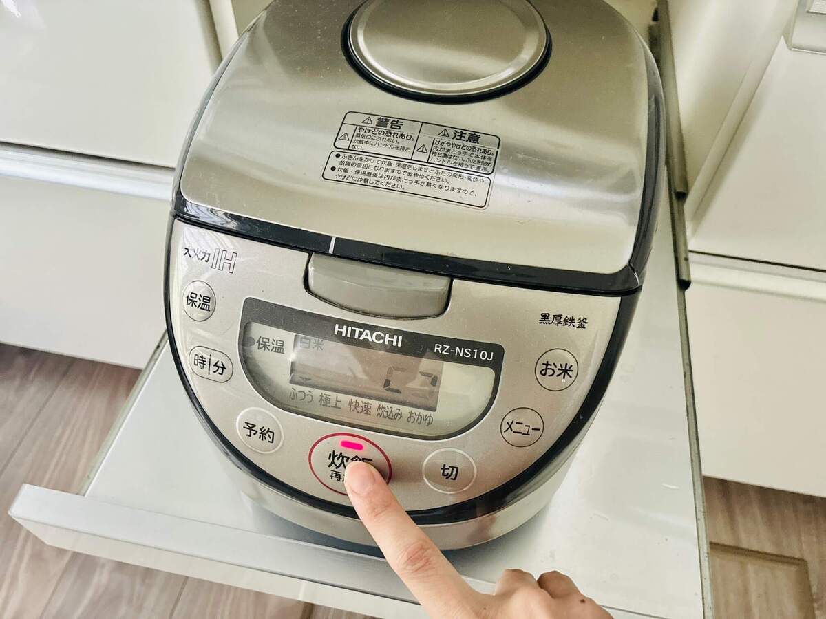 サンドウィッチマン＆芦田愛菜の博士ちゃん「玉ねぎ丸ごと炊き込みご飯」のレシピ