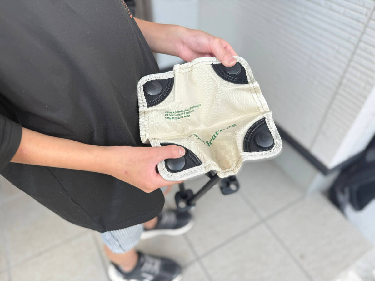 スリコ「折りたたみコンパクトチェア」