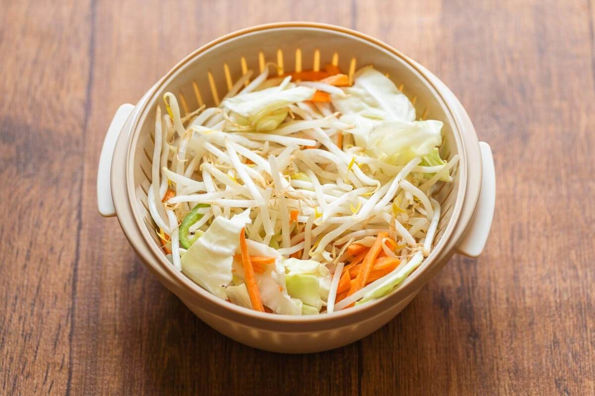 ザル付きでさらに進化！電子レンジで簡単にラーメン調理