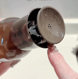 片手でワンプッシュの食器洗剤ボトル