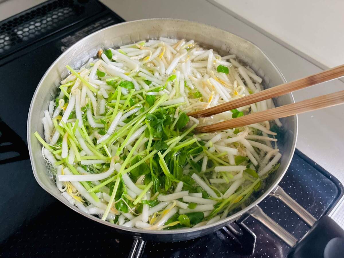 もやし×豆苗の洋風サラダ