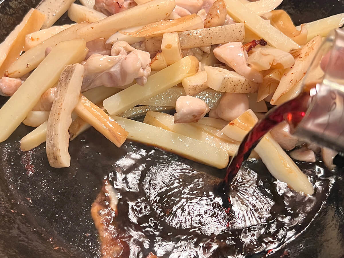 今井亮さん「鶏肉とれんこんの黒こしょう炒め」のレシピ