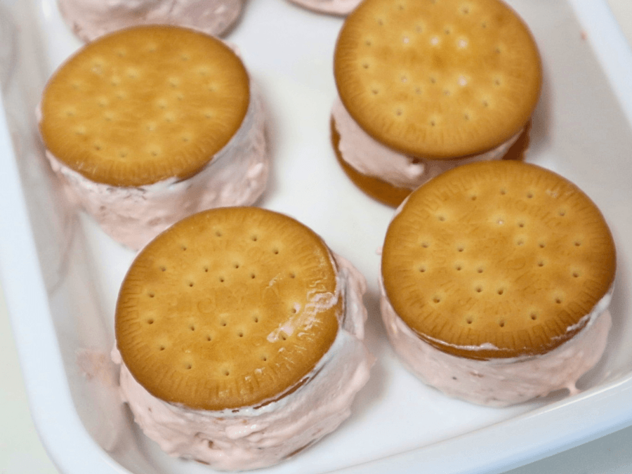 フルーチェで作るクッキーサンドアイス