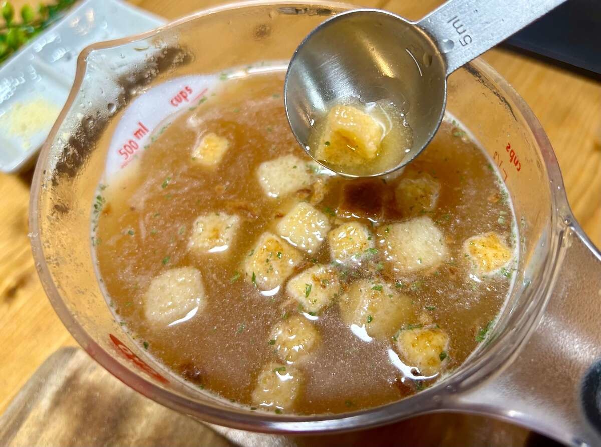 日本ハム公式「シャウとパンとたまごのパヴィーア風スープ」のレシピ