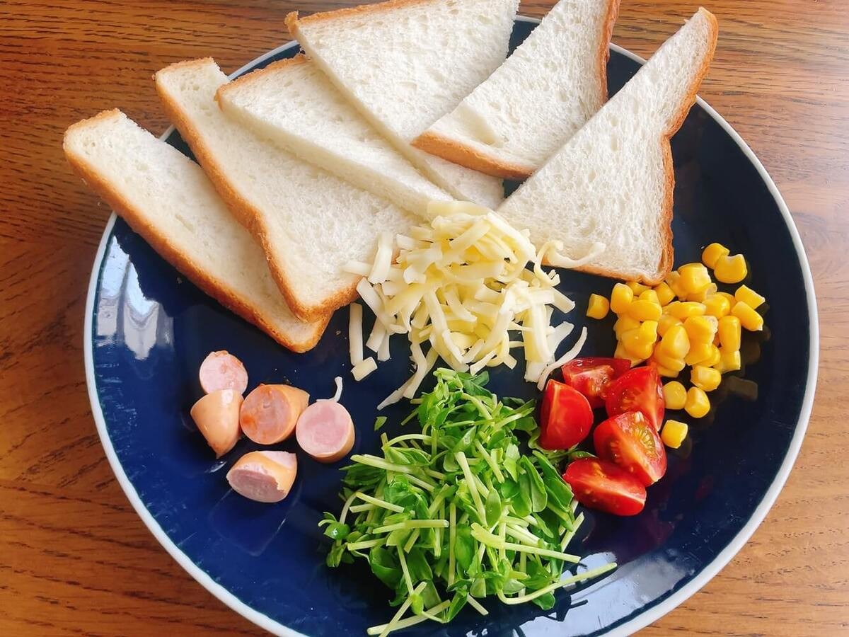 食パンで作るカラフルピザ