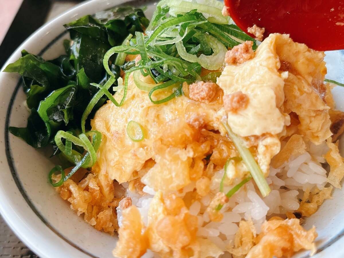 丸亀製麺「だし玉肉づつみうどん 並（税込890円）」