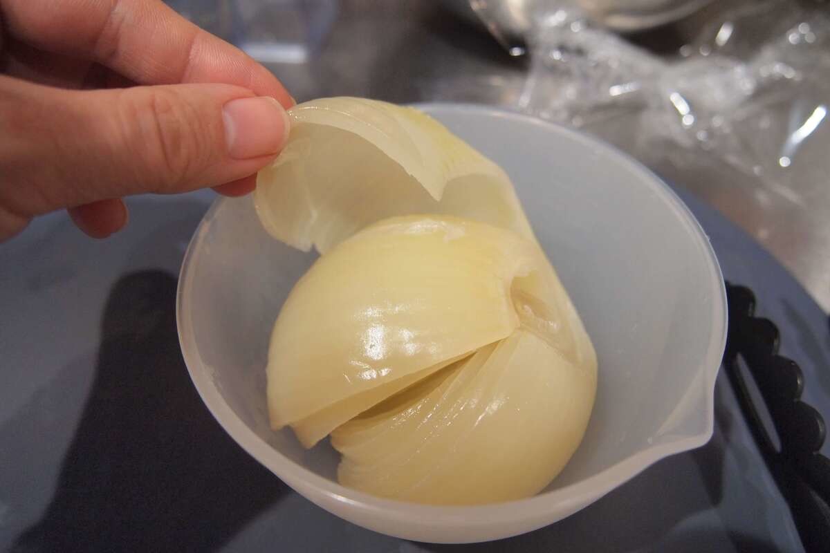 八百屋のシェフアキオさん「涙の使徒が包む旨味たっぷりのスープ餃子」のレシピ