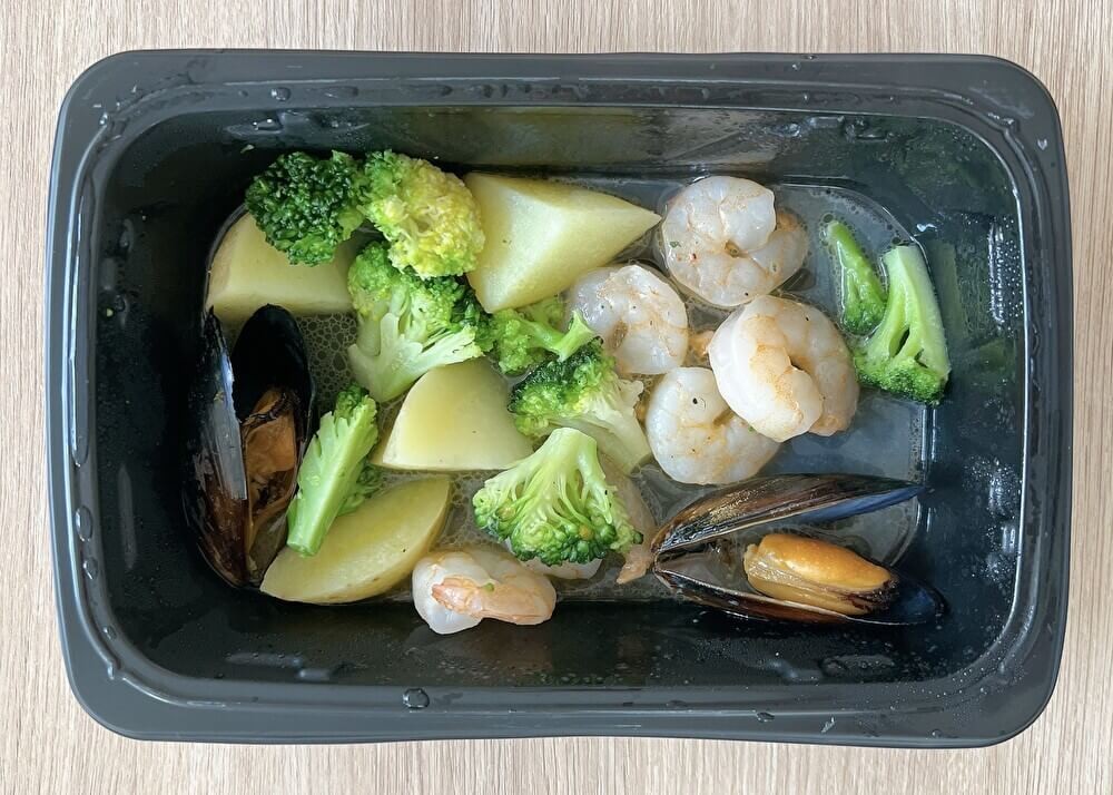 ガーリック香るえびとムール貝のアヒージョ