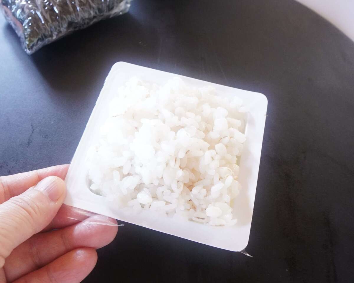 豆腐パックで「おにぎらず」作り方