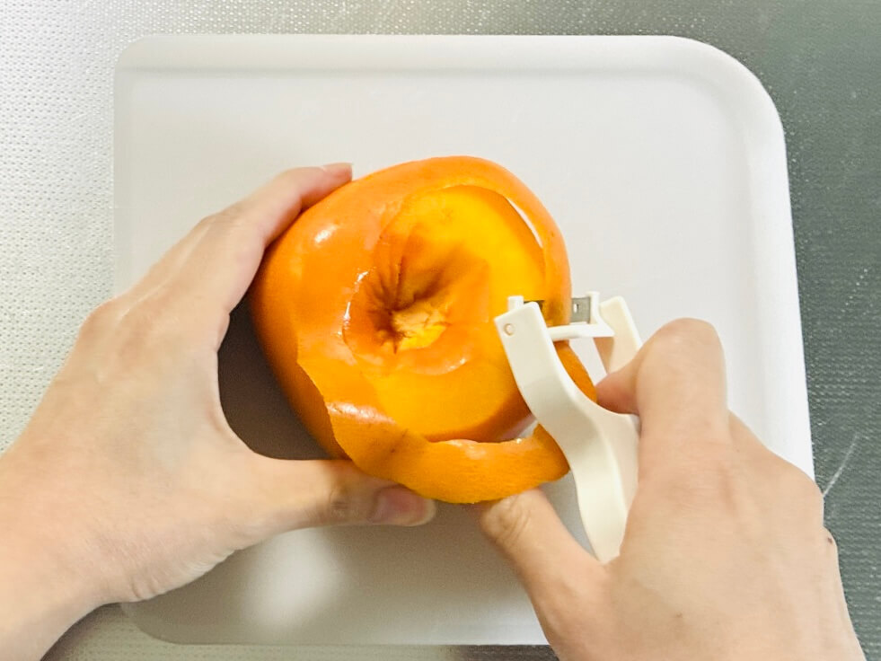 包丁を使わない柿の剥き方