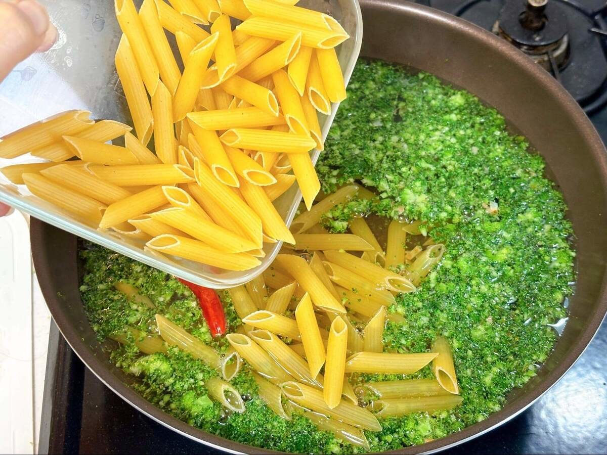和田明日香さん「削りブロッコリーソースのパスタ」のレシピ
